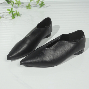 Γαλλικά ρετρό χαμηλοτάκουνα γυναικεία παπούτσια 2025 άνοιξη και φθινόπωρο, νέα, μυτερά, μικρά δερμάτινα παπούτσια Joker, χονδρική πώληση