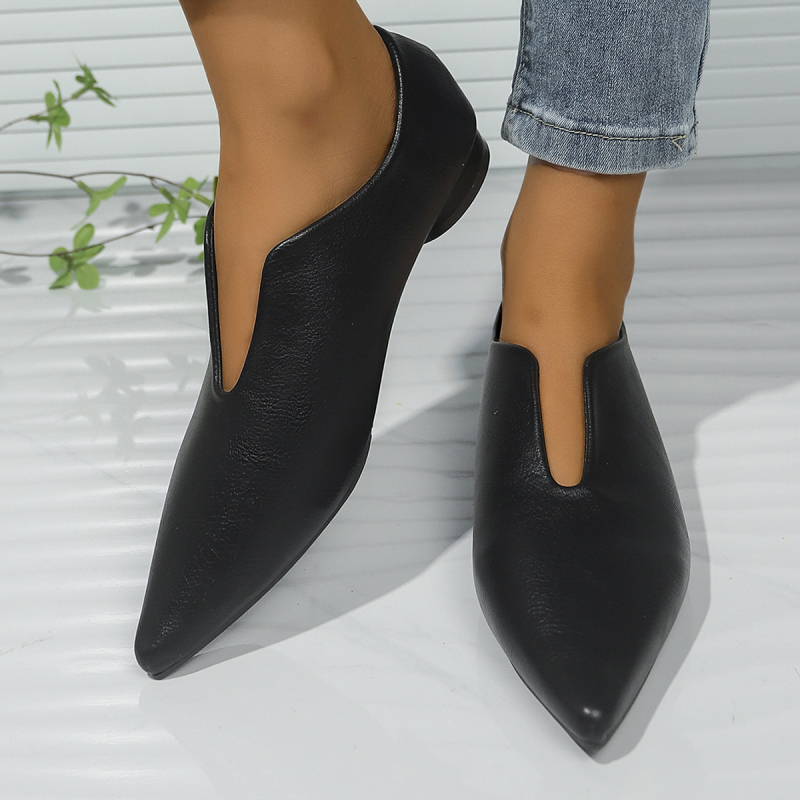 Francia retró alacsony sarkú női cipők 2025 tavaszi és őszi új, hegyes, sekély szájú, kis bőrcipők Joker tejcipő nagykereskedés