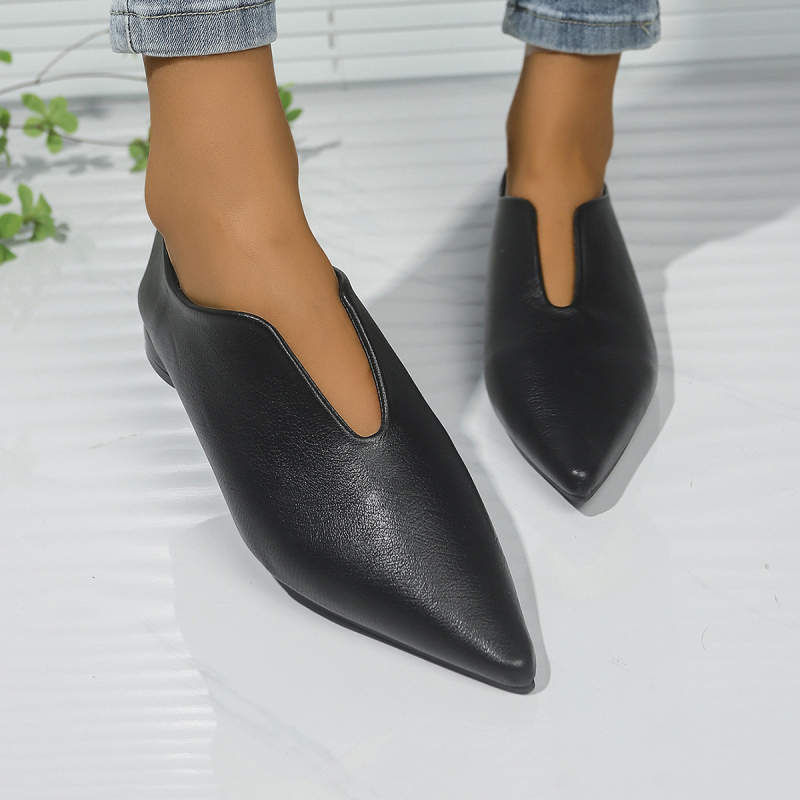 Francia retró alacsony sarkú női cipők 2025 tavaszi és őszi új, hegyes, sekély szájú, kis bőrcipők Joker tejcipő nagykereskedés