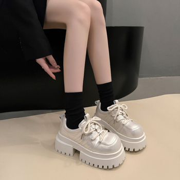 Kis magasságú, növekvő fűzős, kis bőrcipő 2025 tavaszi új, mindenféle mérkőzésre alkalmas, retró brit stílusú, vastag aljú szoknya, egyrétegű női cipő