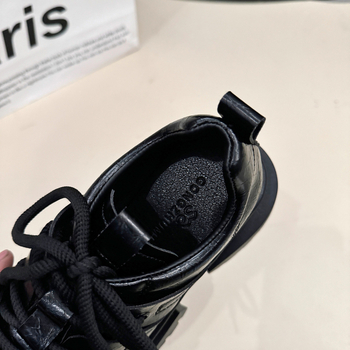 Kis magasságú, növekvő fűzős, kis bőrcipő 2025 tavaszi új, mindenféle mérkőzésre alkalmas, retró brit stílusú, vastag aljú szoknya, egyrétegű női cipő