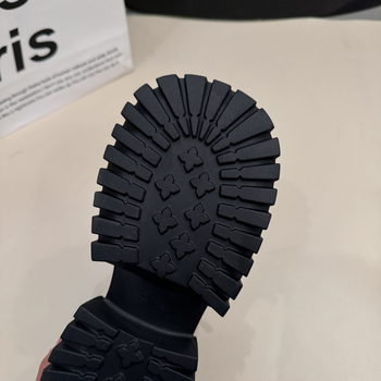 Kis magasságú, növekvő fűzős, kis bőrcipő 2025 tavaszi új, mindenféle mérkőzésre alkalmas, retró brit stílusú, vastag aljú szoknya, egyrétegű női cipő