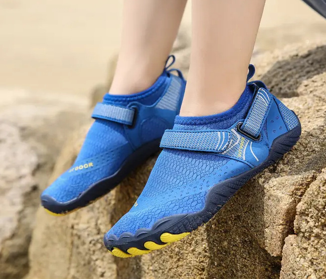 Viie sõrmega rannajalatsid, kiiresti kuivavad kahlamisjalatsid, meeste libisemiskindlad lõikekindlad ujumis- ja snorgeldamisjalatsid, õues kasutatavad vanemate ja laste jälgimisjalatsid naistele