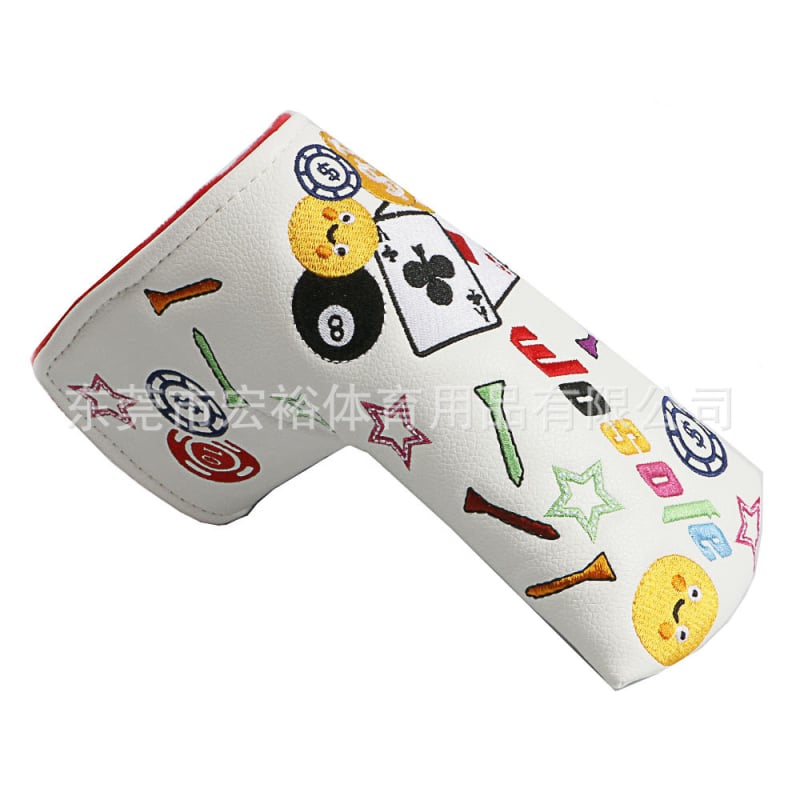 A Source Factory a határokon átnyúló játékkártyák szállítására specializálódott, gyönyörű hímzéssel ellátott golf fejfedővel és golf putter sapkafedéllel.