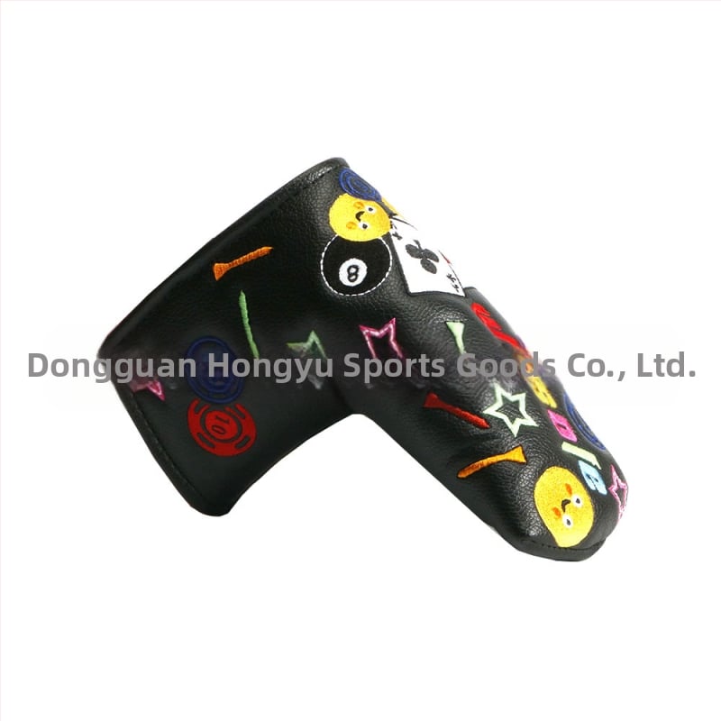 A Source Factory a határokon átnyúló játékkártyák szállítására specializálódott, gyönyörű hímzéssel ellátott golf fejfedővel és golf putter sapkafedéllel.