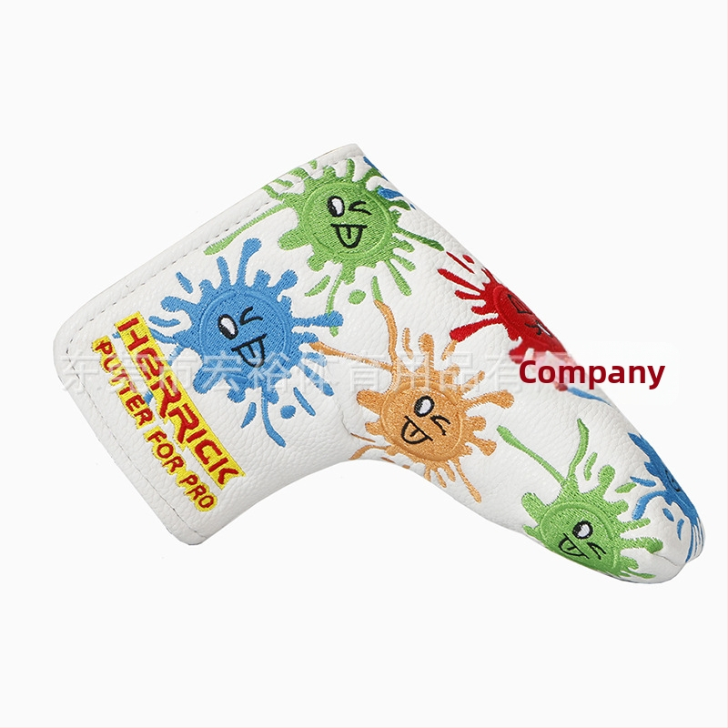 A Source Factory a határokon átnyúló játékkártyák szállítására specializálódott, gyönyörű hímzéssel ellátott golf fejfedővel és golf putter sapkafedéllel.