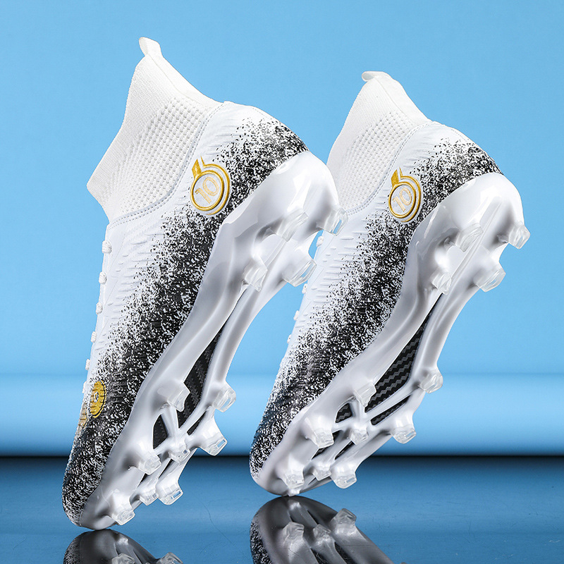 Aukštakulniai futbolo bateliai, ilgi nagai, nulūžę nagai, FG sportbačiai, vyriški ir moteriški studentai, universiteto miestelio sportininkai, vejos treniruočių bateliai, didmeninė prekyba.