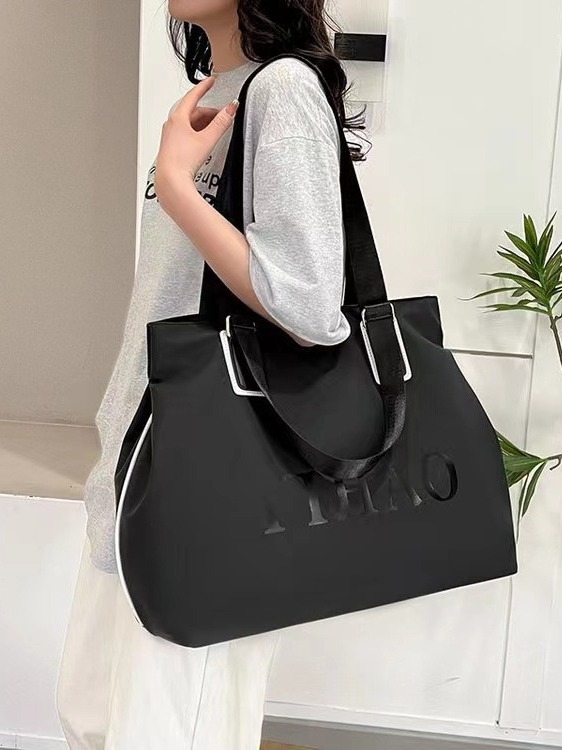 Határokon átnyúló koreai változatú, kis méretű női táska, idén új, nagy kapacitású, kültéri, ingázáshoz való, divatos, válltáskával