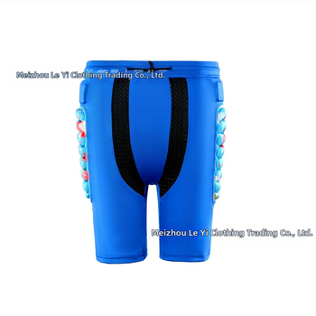 Paksendatud suusa- ja kukkumisvastased püksid Rulluisutamiseks mõeldud puusapüksid Uisutamiseks mõeldud kokkupõrkevastased püksid Löögineelavad kaitsmed Õues ratsutamiseks Põletikaitsed Küünarnukikaitsed