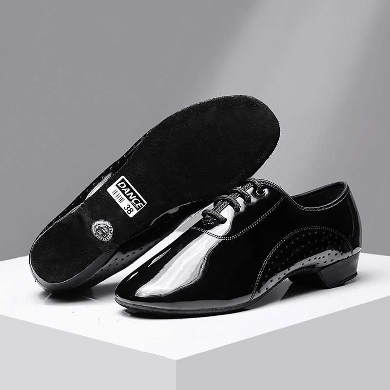 Šaunios spalvos „Betty“ vyriški modernūs šokių bateliai, dažyto paviršiaus šokių bateliai, ryškios odos šokių bateliai, kvadratiniai šokių bateliai, jūreivių šokių bateliai, pramoginių šokių bateliai.