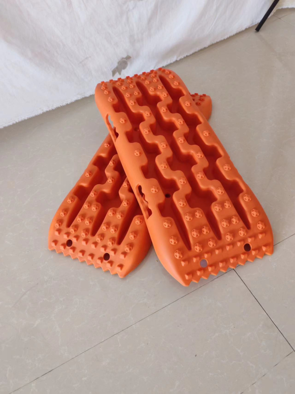 Karštai parduodama tarpvalstybinė automobilių visureigio lauko apsauga nuo spąstų, sniego nuosėdų, savitarnos gelbėjimo lenta, avarinė neslystanti pabėgimo lenta