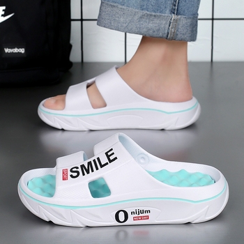 Férfi papucsok 2025 Nyár Új Otthon Lábmasszázs Páros Puha Talpú Sport Strandpapucsok Határokon Átnyúló