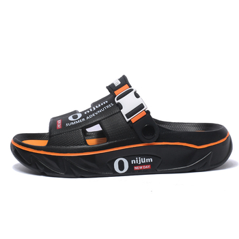 Új férfi szandálok és papucsok 2025 nyári vastag talpú otthoni csúszásgátló kopásálló dezodoráló divatos strandpapucsok határokon átnyúló