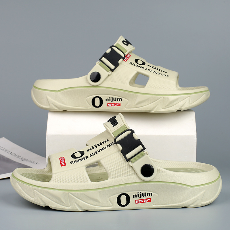 Új férfi szandálok és papucsok 2025 nyári vastag talpú otthoni csúszásgátló kopásálló dezodoráló divatos strandpapucsok határokon átnyúló