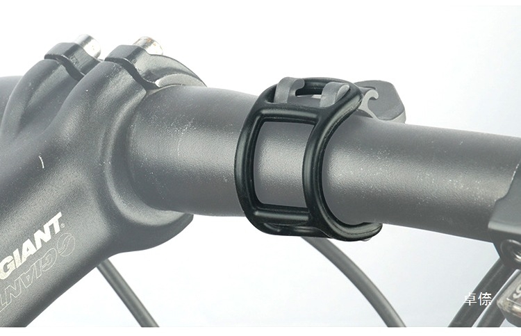 8 formos vamzdinis spaustukas dviračio smūgius sugeriantis žibinto laikiklis universalus žibintuvėlio spaustukas dviračiui, modifikuotas fiksuotas LED žibintuvėlis