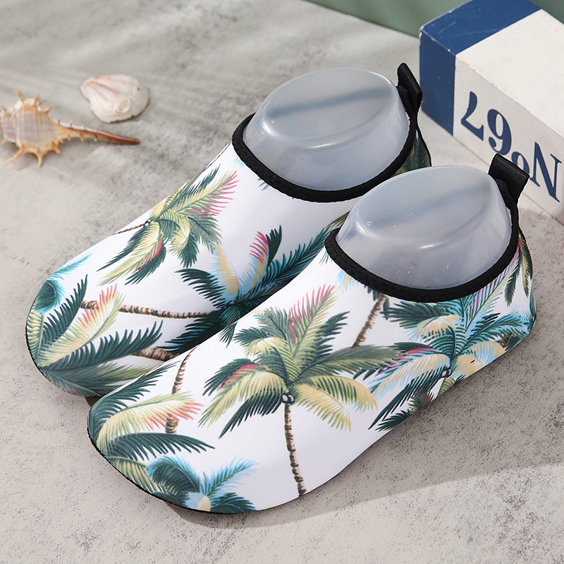 Meeste ja naiste rannajalatsid, lõikekindlad ujumisjalatsid, kiiresti kuivavad rannasokid, libisemiskindlad joogajalatsid, jooksulindijalatsid, sukeldumisjalatsid, snorgeldamisjalatsid