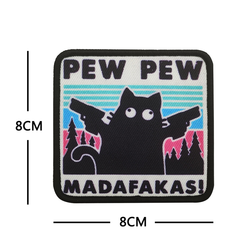 PEW PEW MADAFAKAS Maža juoda katė, audianti kviečių spalvos raištį, lipdukas su „Morale Chapter Embroidered Chapter“ kuprinės lipduku