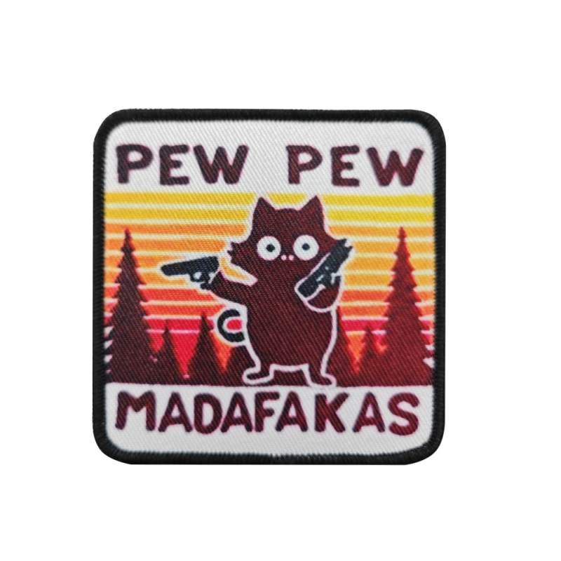 PEW PEW MADAFAKAS Maža juoda katė, audianti kviečių spalvos raištį, lipdukas su „Morale Chapter Embroidered Chapter“ kuprinės lipduku
