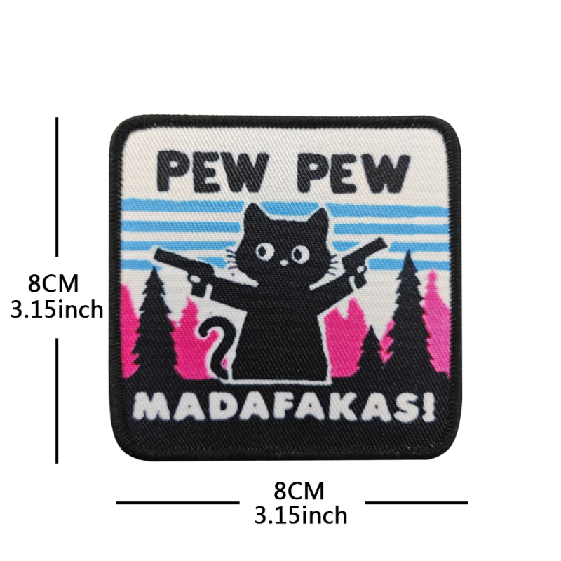 PEW PEW MADAFAKAS Maža juoda katė, audianti kviečių spalvos raištį, lipdukas su „Morale Chapter Embroidered Chapter“ kuprinės lipduku