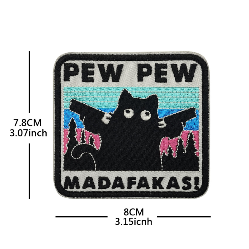 PEW PEW MADAFAKAS Maža juoda katė, audianti kviečių spalvos raištį, lipdukas su „Morale Chapter Embroidered Chapter“ kuprinės lipduku