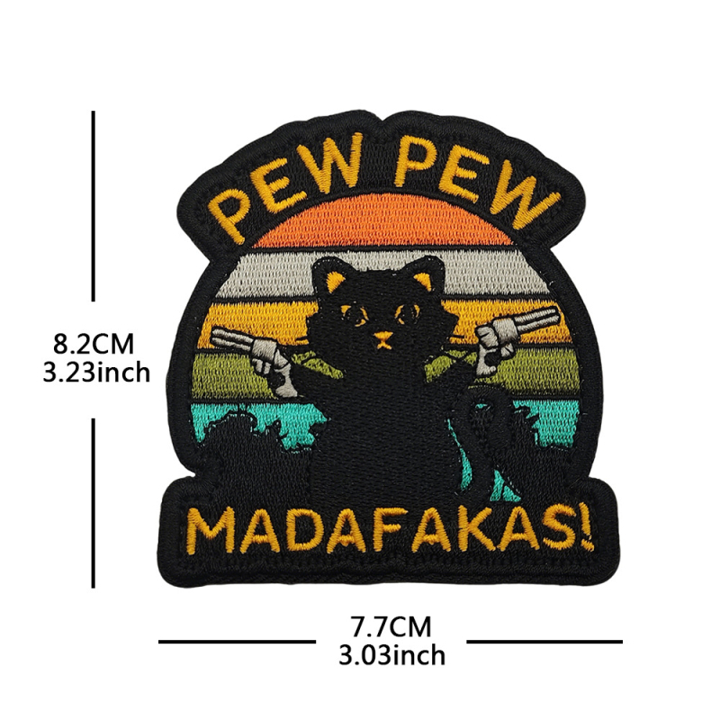 PEW PEW MADAFAKAS Maža juoda katė, audianti kviečių spalvos raištį, lipdukas su „Morale Chapter Embroidered Chapter“ kuprinės lipduku