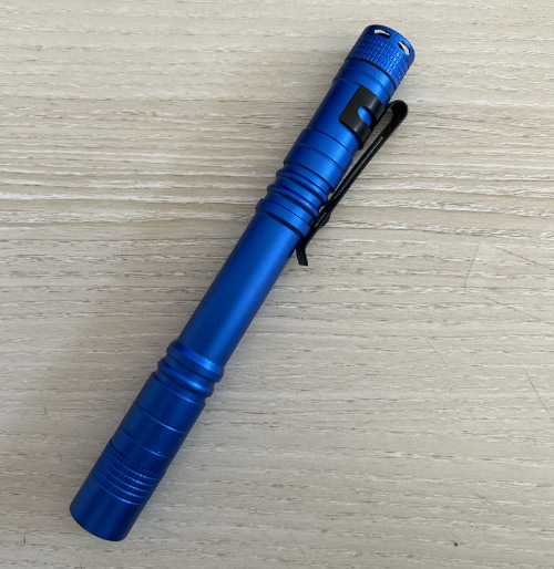 Határokon átnyúló mini zseblámpa alumínium ötvözetből készült toll alakú háztartási zseblámpa AAA kültéri erős zseblámpa nagykereskedelem