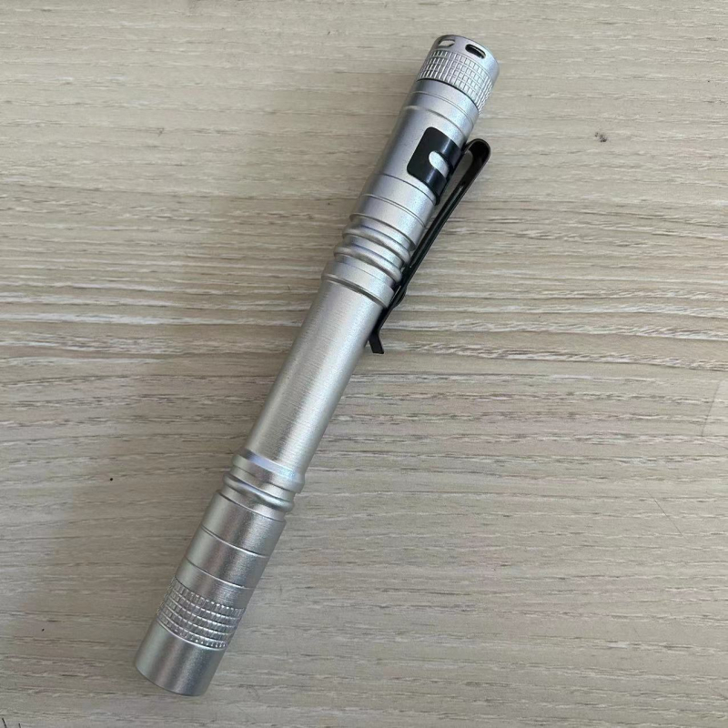 Határokon átnyúló mini zseblámpa alumínium ötvözetből készült toll alakú háztartási zseblámpa AAA kültéri erős zseblámpa nagykereskedelem