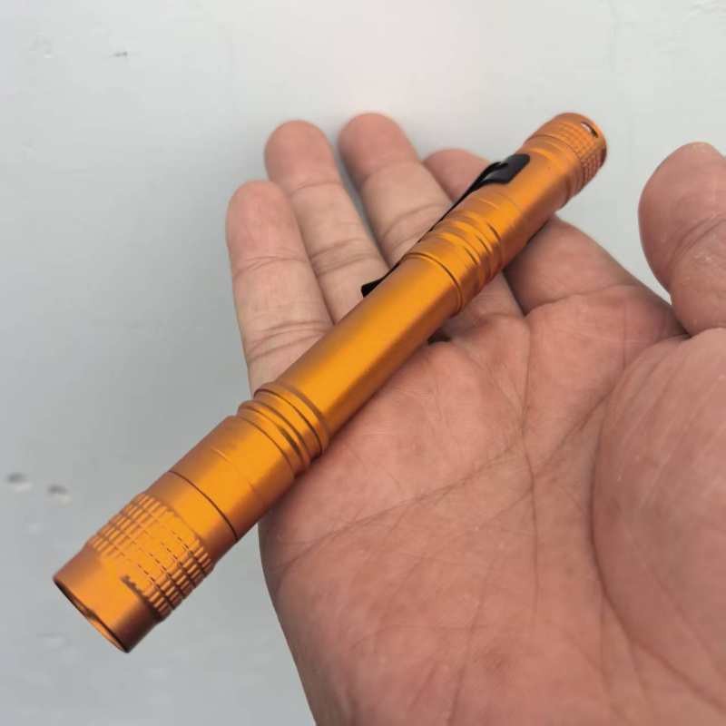 Határokon átnyúló mini zseblámpa alumínium ötvözetből készült toll alakú háztartási zseblámpa AAA kültéri erős zseblámpa nagykereskedelem