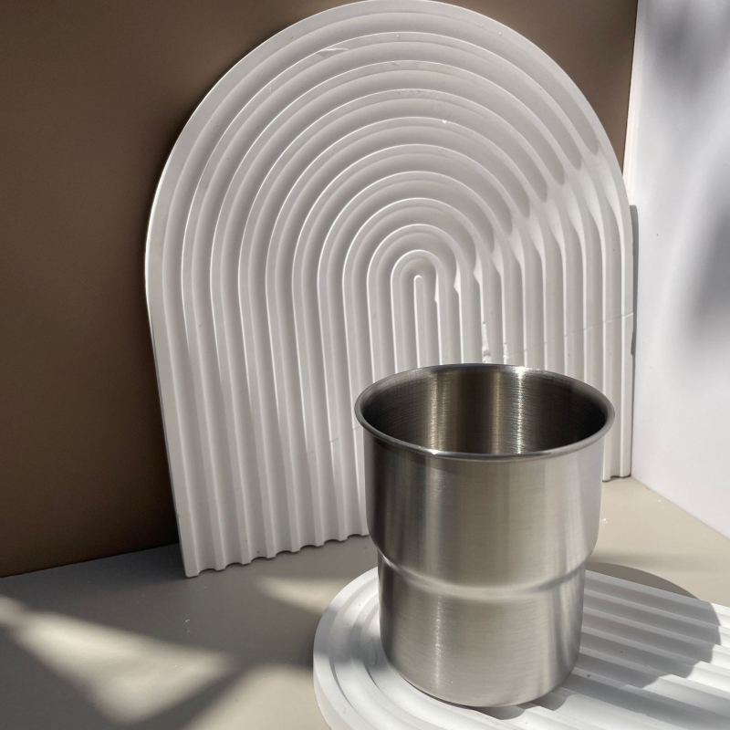 304 rozsdamentes acél kávéscsésze kültéri kempingcsésze felirattal, színes fogantyúval, lépcsős söröspohár