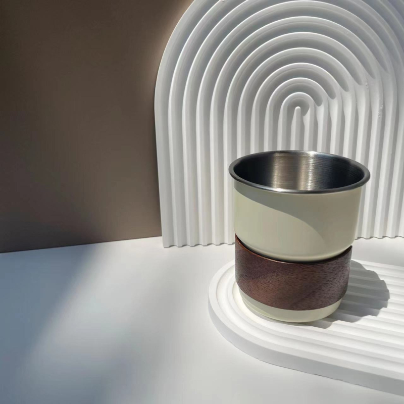 304 rozsdamentes acél kávéscsésze kültéri kempingcsésze felirattal, színes fogantyúval, lépcsős söröspohár