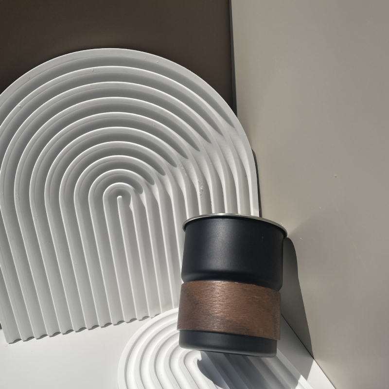 304 rozsdamentes acél kávéscsésze kültéri kempingcsésze felirattal, színes fogantyúval, lépcsős söröspohár