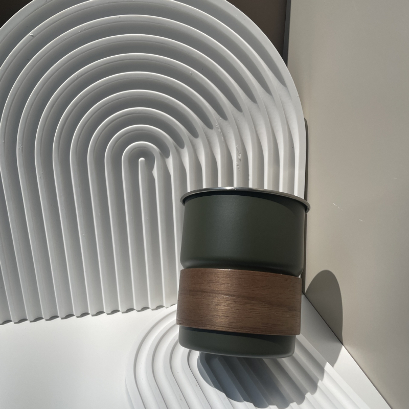 304 rozsdamentes acél kávéscsésze kültéri kempingcsésze felirattal, színes fogantyúval, lépcsős söröspohár