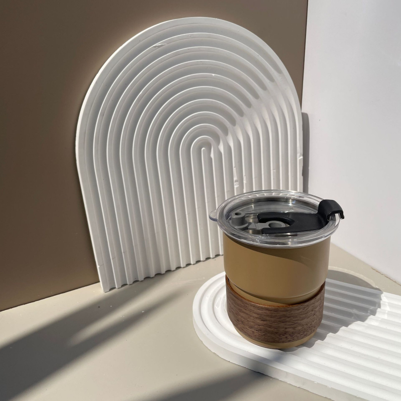 304 rozsdamentes acél kávéscsésze kültéri kempingcsésze felirattal, színes fogantyúval, lépcsős söröspohár