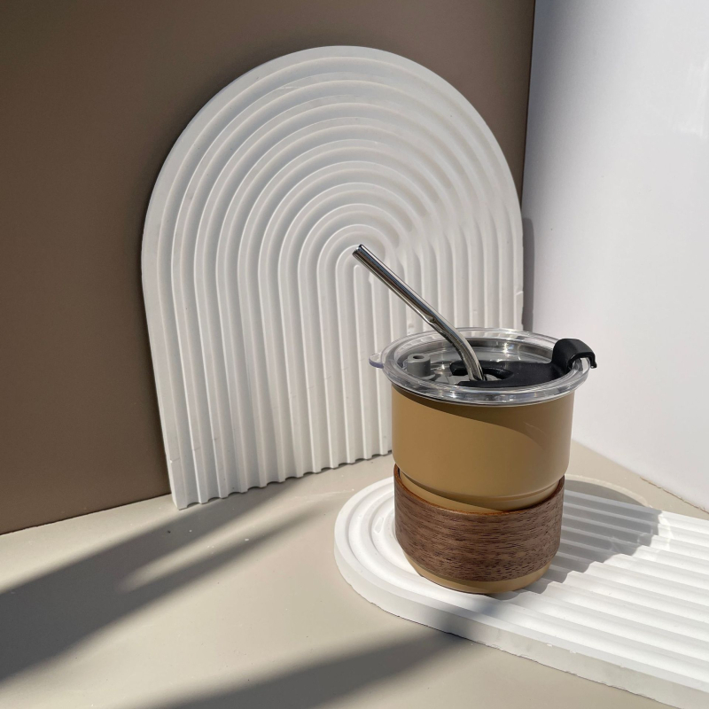 304 rozsdamentes acél kávéscsésze kültéri kempingcsésze felirattal, színes fogantyúval, lépcsős söröspohár