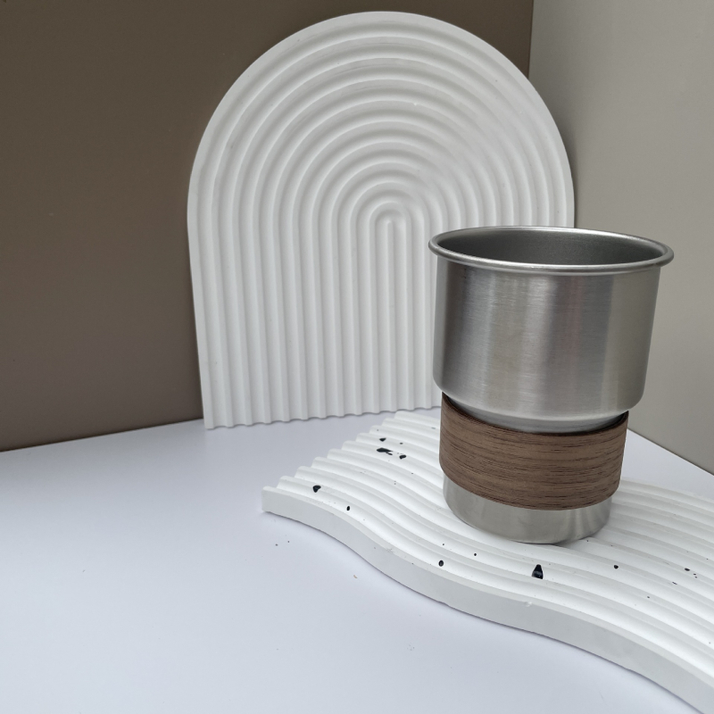 304 rozsdamentes acél kávéscsésze kültéri kempingcsésze felirattal, színes fogantyúval, lépcsős söröspohár