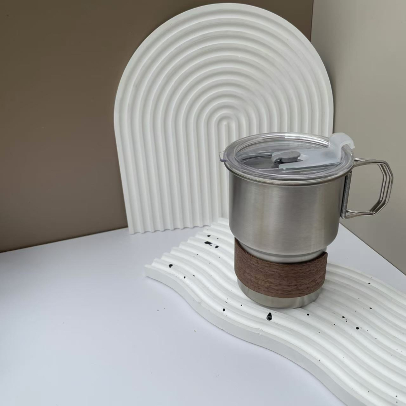 304 rozsdamentes acél kávéscsésze kültéri kempingcsésze felirattal, színes fogantyúval, lépcsős söröspohár