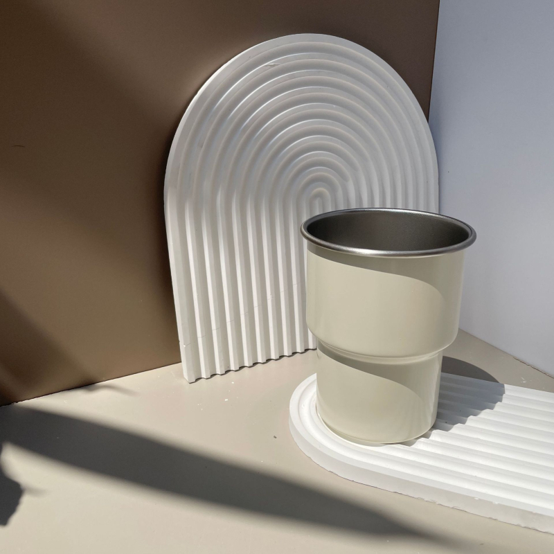 304 rozsdamentes acél kávéscsésze kültéri kempingcsésze felirattal, színes fogantyúval, lépcsős söröspohár