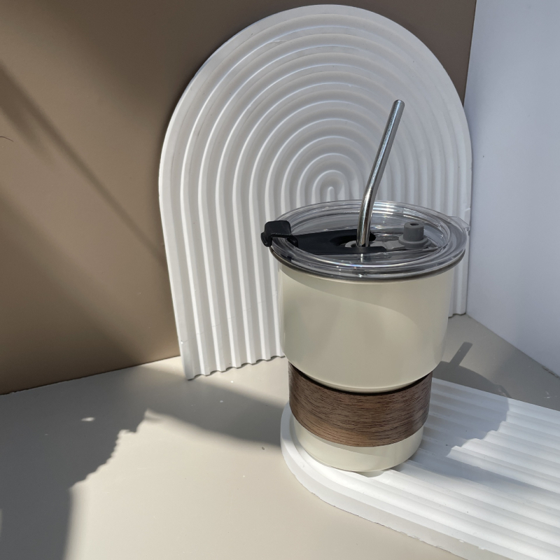 304 rozsdamentes acél kávéscsésze kültéri kempingcsésze felirattal, színes fogantyúval, lépcsős söröspohár