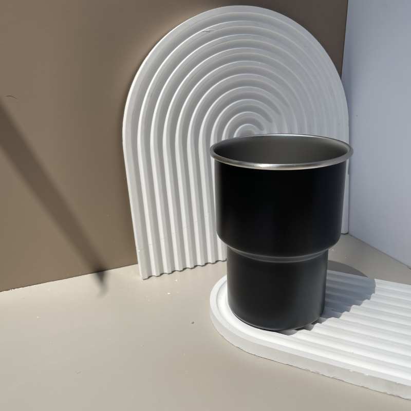 304 rozsdamentes acél kávéscsésze kültéri kempingcsésze felirattal, színes fogantyúval, lépcsős söröspohár