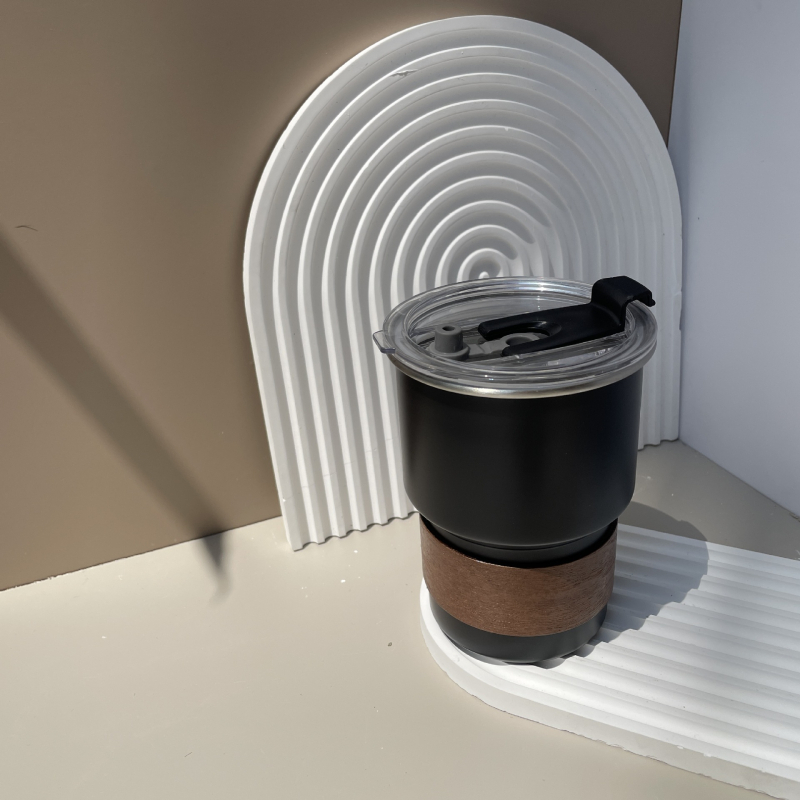 304 rozsdamentes acél kávéscsésze kültéri kempingcsésze felirattal, színes fogantyúval, lépcsős söröspohár