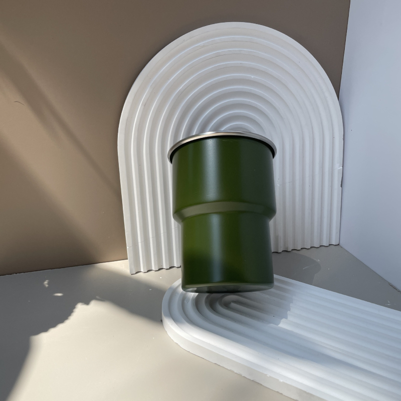 304 rozsdamentes acél kávéscsésze kültéri kempingcsésze felirattal, színes fogantyúval, lépcsős söröspohár