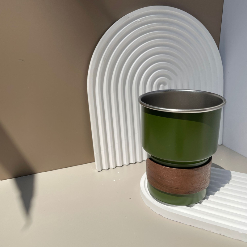 304 rozsdamentes acél kávéscsésze kültéri kempingcsésze felirattal, színes fogantyúval, lépcsős söröspohár