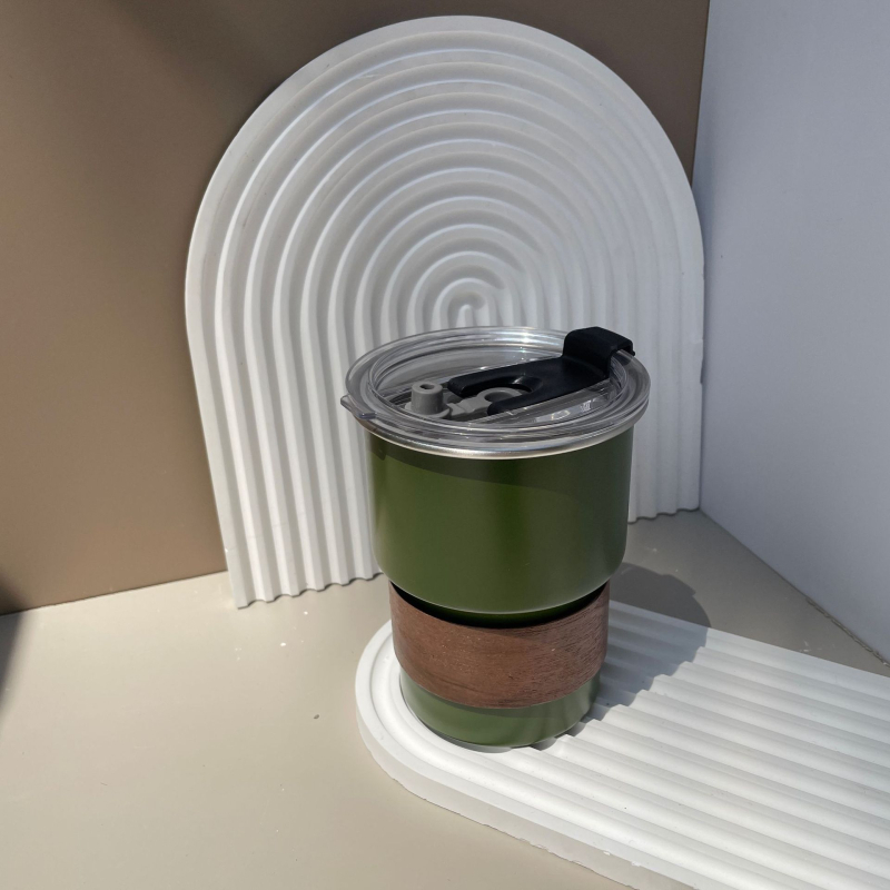 304 rozsdamentes acél kávéscsésze kültéri kempingcsésze felirattal, színes fogantyúval, lépcsős söröspohár