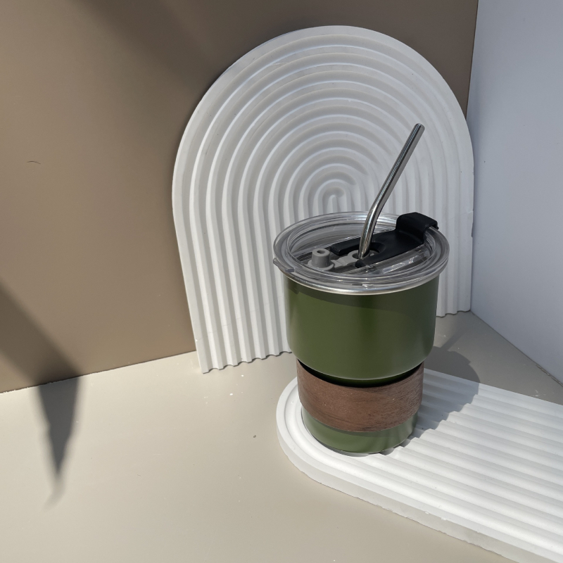 304 rozsdamentes acél kávéscsésze kültéri kempingcsésze felirattal, színes fogantyúval, lépcsős söröspohár