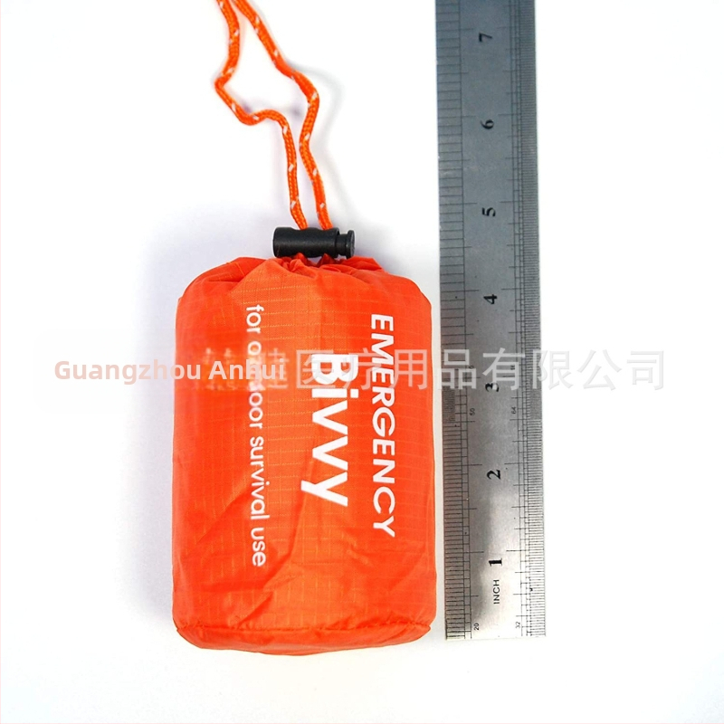 Топло одеяло от полиестерно фолио за спешни случаи - Космическо одеяло, комплект за оцеляване, къмпинг одеяло, бивак, спален чувал за спешни случаи