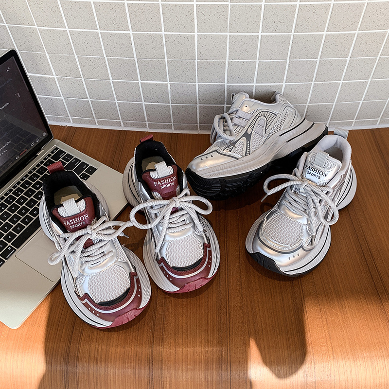 ezüst piskóta torta torre cipő női láb kicsi 2025 új tavaszi és őszi robbanások vastag talpú megnövelt Joker hétköznapi cipő