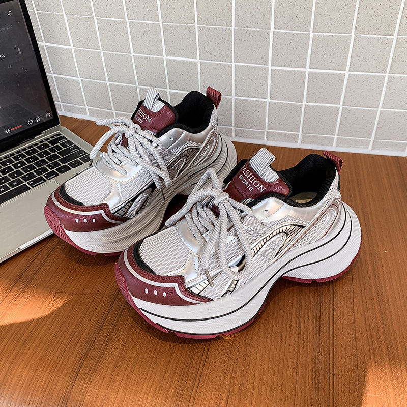 ezüst piskóta torta torre cipő női láb kicsi 2025 új tavaszi és őszi robbanások vastag talpú megnövelt Joker hétköznapi cipő