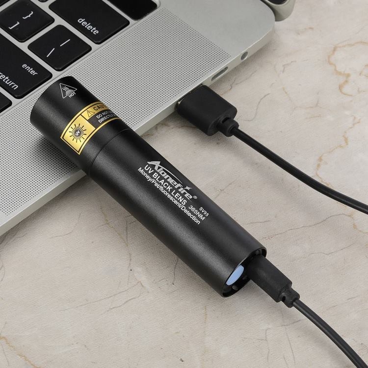 Újratölthető fekete tükör 365 lila fényű bankjegyvizsgáló zseblámpa ultraibolya fény hamisításgátló fluoreszkáló zseblámpa SV95