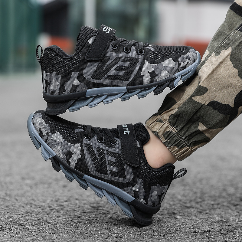 2025 tavaszi és őszi álcázó mintás gyermekcipők, repülő szövésű cipők, férfi és női sportcipők, nagykereskedelmi nagyméretű diákedző cipők