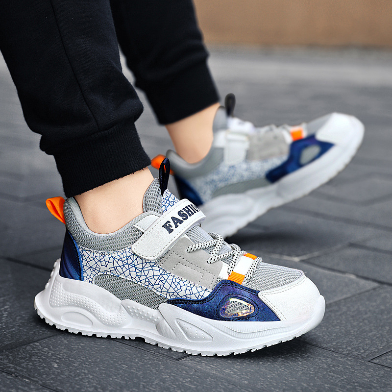 Rudens bērnu apavi 2022. gada jaunā stila vidēja un liela izmēra 40. izmēra studentu sieta elpojoši skriešanas apavi bērniem, zēniem, sporta moderni apavi